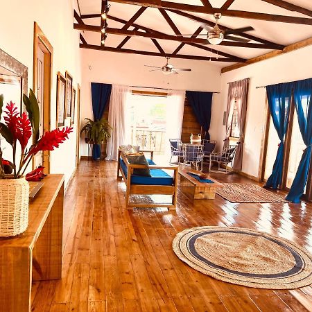 Casa Le Parc - Main Street Hotel Bocas Town Bagian luar foto