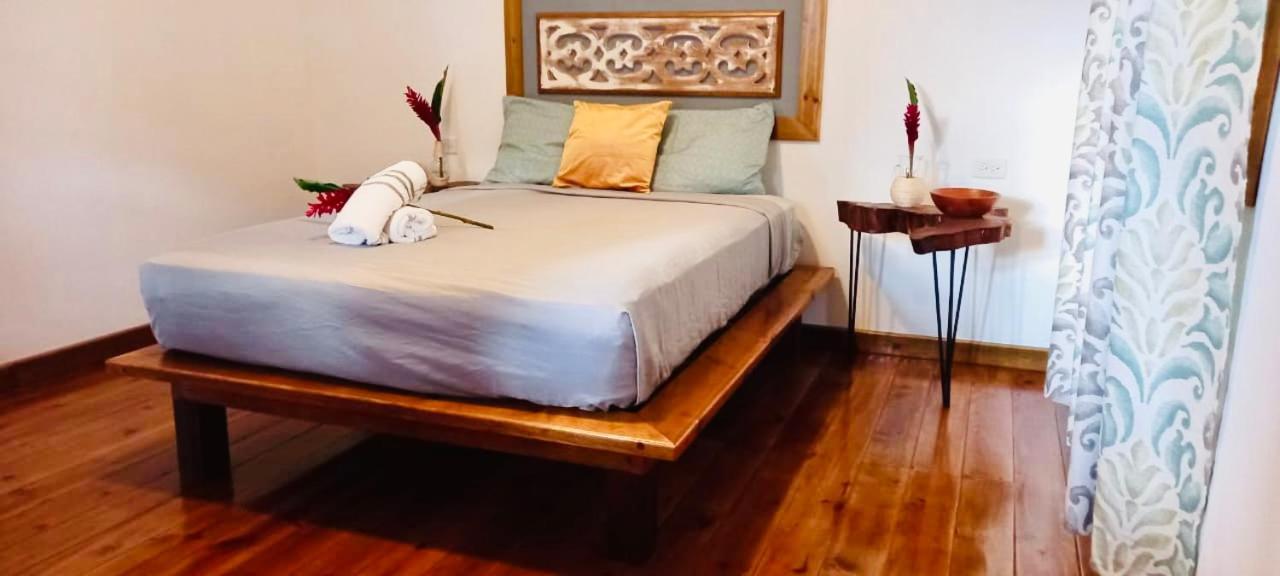 Casa Le Parc - Main Street Hotel Bocas Town Bagian luar foto