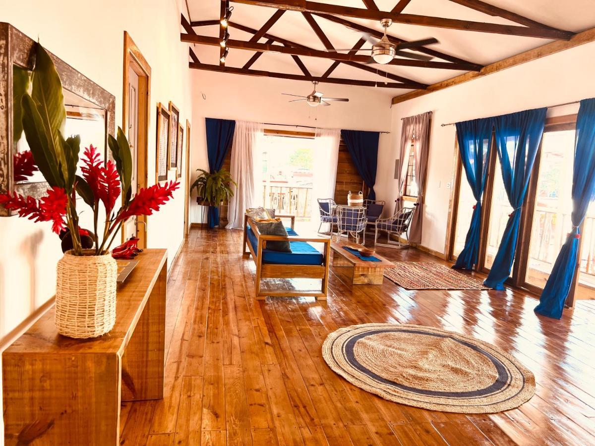 Casa Le Parc - Main Street Hotel Bocas Town Bagian luar foto
