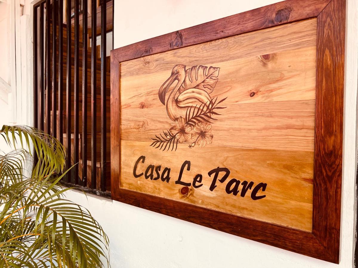 Casa Le Parc - Main Street Hotel Bocas Town Bagian luar foto