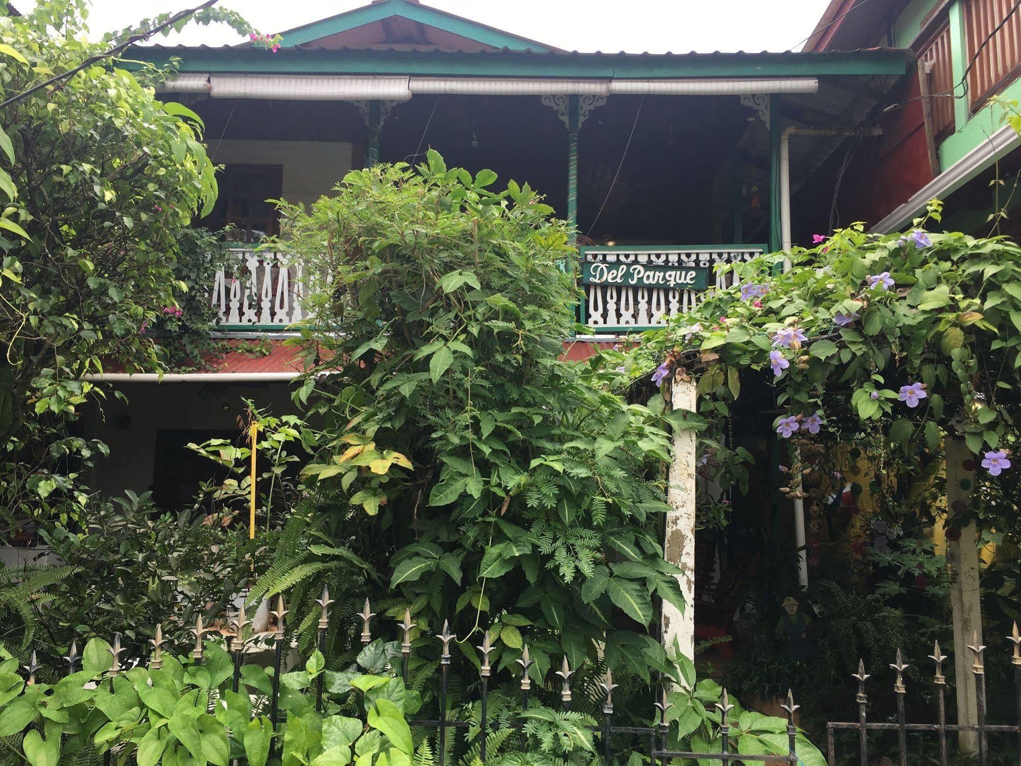 Casa Le Parc - Main Street Hotel Bocas Town Bagian luar foto